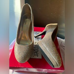 Gold Shimmery High Heels. Women. 8.5 W. Wide Width. Wedding. special occasions